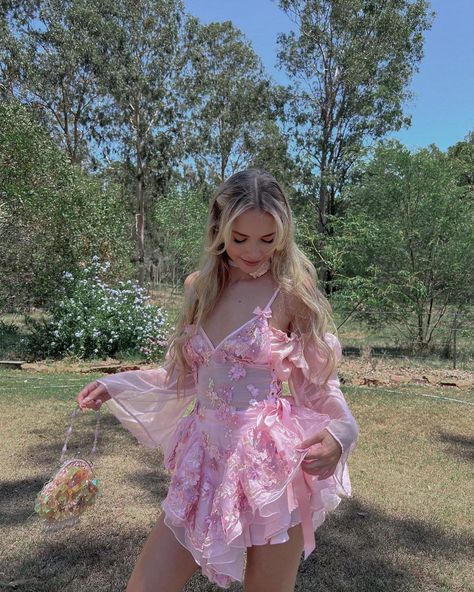 Fairy Sleeve, Mac Duggal Prom Dresses, Australian Dresses, Black Quinceanera Dresses, Neon Prom Dresses, Quinceanera Dresses Gold, Layered Ruffle Skirt, High Neck Prom Dress, Silk Prom Dress