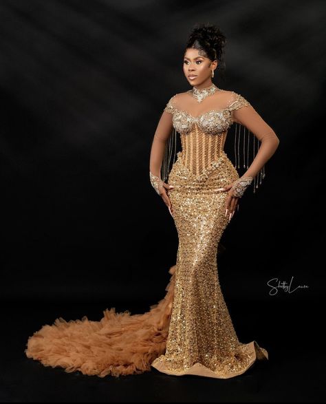 Asobi Styles, Senegalese Dresses, Asoebi Lace Styles, Stylish Naija, Luxury Weddings Reception, Wedding Guest Gowns, African Prom Dresses, Lace Gown Styles, African Wedding Dress