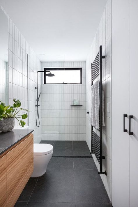 Black Bathroom Floor, White Shower Tile, Makeover Kamar Mandi, Black Tile Bathrooms, Bilik Air, Shower Wall Tile, White Bathroom Tiles, Bathroom Redesign, Bathroom Inspiration Decor