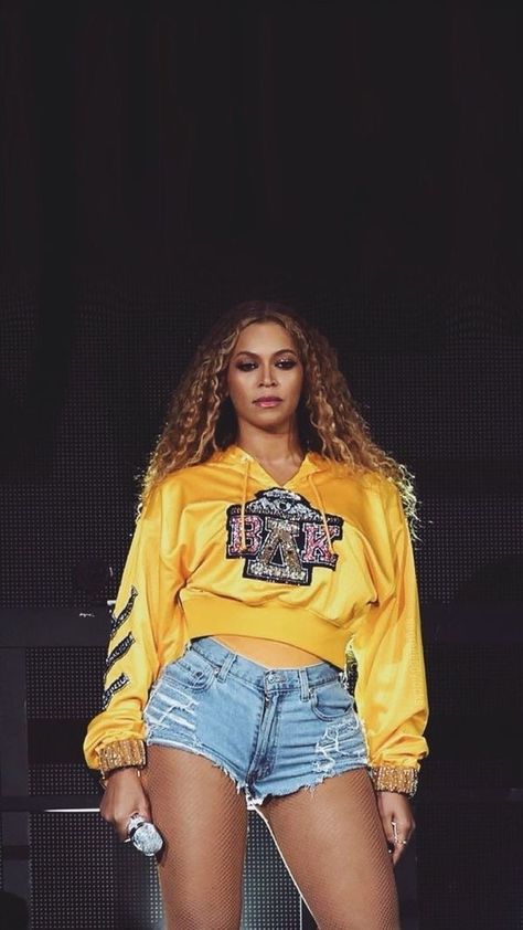 Beyoncé Beyoncé Wallpaper, Beyonce Coachella, Queen Bee Beyonce, Beyonce Outfits, Beyonce Knowles Carter, Beyonce Style, Beyoncé Giselle Knowles-carter, Beyoncé Giselle Knowles, Beyonce And Jay Z