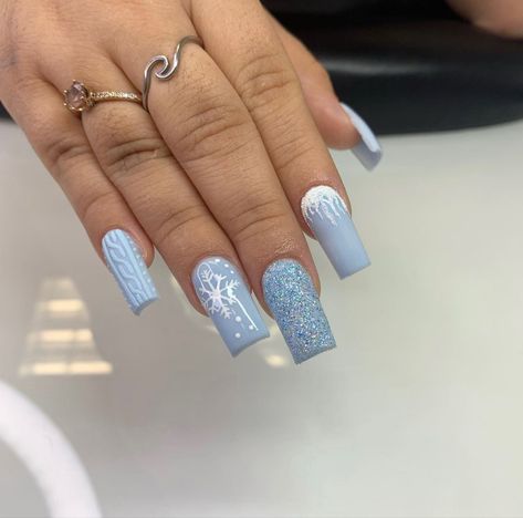 Short Christmas Nail Designs Blue, Winter Nail Ideas Acrylic Square, Blue Christmas Nails Square, Blue Winter Nails Short, Square Gel Nails, Mexican Invitations, Blue Christmas Nails, Dip Nail, Baby Blue Nails