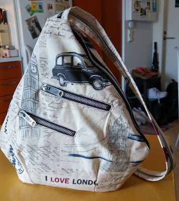 Sew Scoundrel: Tutorial: DIY backpack / sling bag with lining and pockets Sewing Backpack, Diy Rucksack, Trash To Couture, Backpack Tutorial, Sac Diy, Denim Backpack, Diy Backpack, Diy Bags Patterns, Trendy Sewing