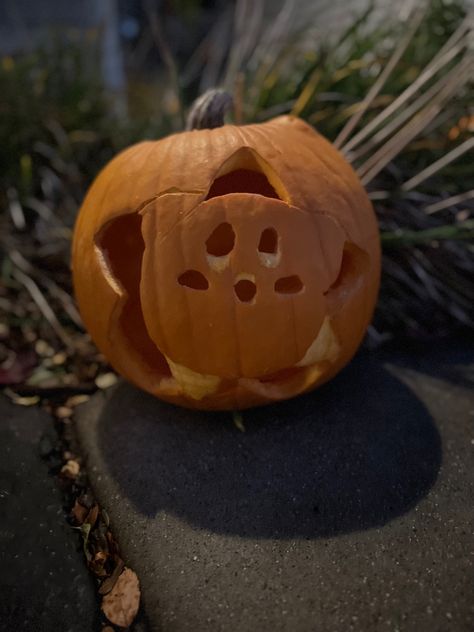 little kirb Kirby Pumpkin Carving, Kirby Pumpkin, Carving Ideas, Kirby, Pumpkin Carving, Diy And Crafts, Carving, Halloween, Art