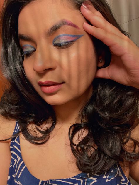 Eyeliner With Pink Eyeshadow, Blue And Pink Makeup, Pink Makeup Look, Blue Eyeliner, Creative Makeup Looks, Pink Eyeshadow, Pink Makeup, Creative Makeup, Blue And Pink