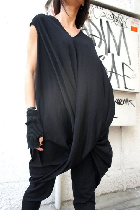 Black Loose Top Outfit, Oversized Asymmetrical Casual Top, Black Loose Dress, Chic Black Asymmetrical Tunic, Oversized Asymmetrical Cotton Tops, Oversized Asymmetrical Casual Tunic, Loose Top Outfit, Oversized Black Chic Tunic, Loose Black Dress