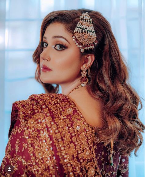 Kanwal Aftab Wedding, Kanwal Aftab, Makeup Transformation, Pakistani Actress, Wedding Frames, Girls Dpz, Headband Hairstyles, Pakistani Dresses, Girl Face