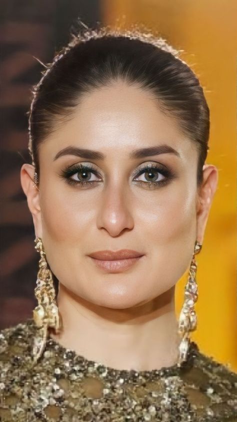 Kareena Kapoor Hairstyles, Rekha Actress, Kareena Kapoor Pics, Actress Hairstyles, Actress Without Makeup, Kareena Kapoor Khan, Beautiful Dresses Short, Actor Picture, Sonam Kapoor