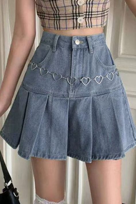 [CommissionsEarned] 65 Most Pinned Denim Mini Skirt Fits Insights To Check Out This Winter #denimminiskirtfits Pleated Denim Mini Skirt, 40s Mode, Mini Skirt Blue, Y2k Skirt, Rok Mini, Pleated Denim, Denim Skirt Outfits, Effortless Outfit, Jean Vintage