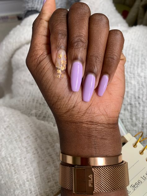 Purple Nails For Black Women, Lilac Nails Black Women, Lavender Gold Nails, Purple Nails Black Women, Lilac And Pink Nails, Lilac And Gold Nails, Lavender And Gold Nails, Gold And Purple Nails, Purple Gold Nails