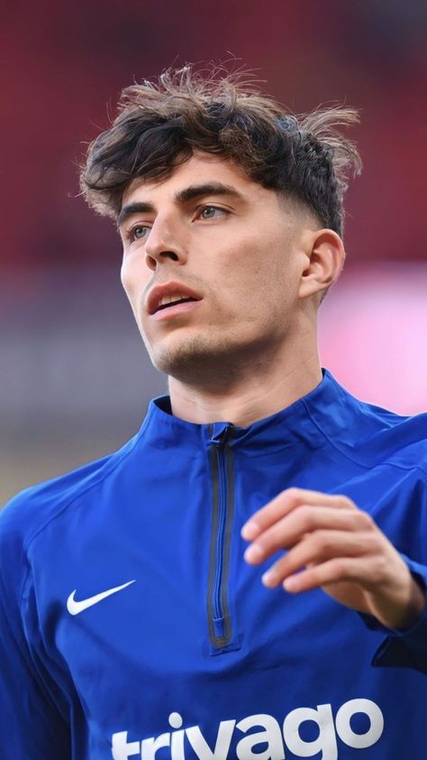 Kai Havertz Haircut, Havertz Haircut, Havertz Chelsea, Cristiano Ronaldo Training, German Football Players, Hot Soccer Players, Chelsea Players, Men Haircut Curly Hair, Soccer Boyfriend