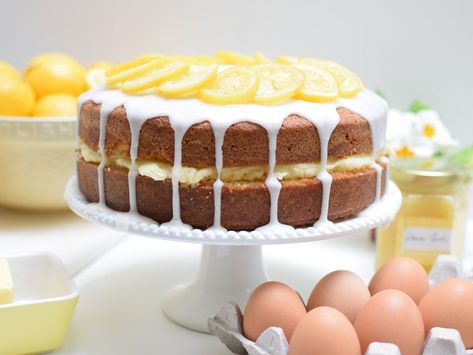 Moist Lemon Sponge Cake Springform Cake, Lemon Sponge Cake, Boozy Cupcakes, Lemon Sponge, Lemon Drizzle Cake, Drizzle Cake, Lemon Drizzle, Cake Decorating Ideas, Decorating Cakes