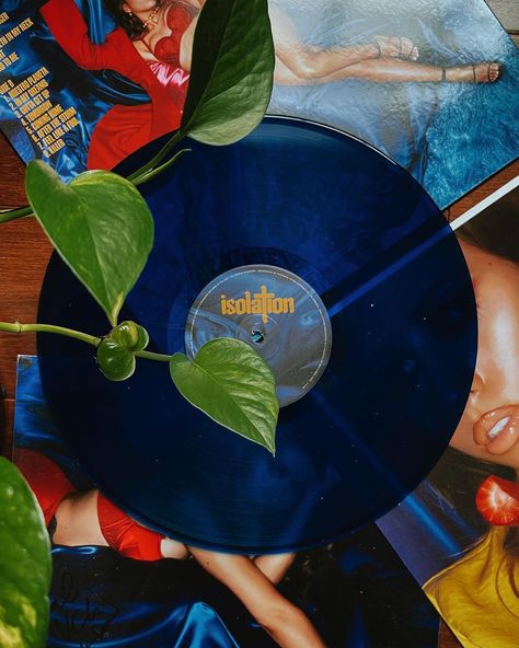 To Feel Alive Kali Uchis, Kali Uchis Vinyl, Kali Uchis Isolation, Kali Uchis Aesthetic, R&b Aesthetic, Blue Juice, Mother Kali, Vinyl Aesthetic, Vinyl Photography