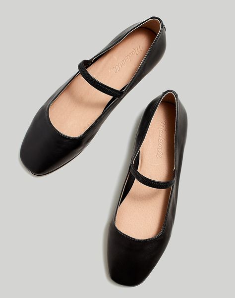 10 Classic Wardrobe Essentials I Can’t Live Without – Lilly & Grant Black Ballet Shoes, Classy Yet Trendy, Travel Capsule Wardrobe, Black Ballet, Flats Outfit, Leather Industry, Black Ballet Flats, French Women, Mary Jane Flats