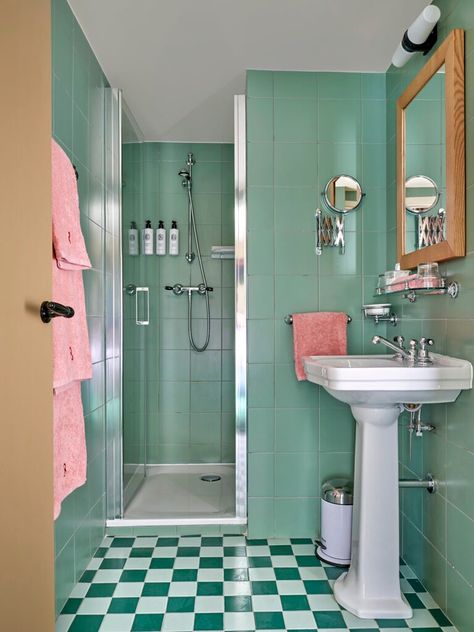 Beata Heuman Made Her Name Designing Colorfully Maximalist Interiors. Now She's Bringing That Same Aesthetic to a Chic Parisian Hotel. - Sight Unseen Beata Heuman Bathroom, Marble Entrance, Pink Bed Linen, French Hotel, Beata Heuman, Parisian Hotel, Maximalist Interior, Limited Palette, Maximalist Design