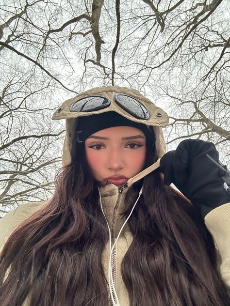 Aesthetic Streetwear Girl, Urban Style Winter Hats For Streetwear, Cp Company Outfit, Streetwear Fashion Women Winter, Alternative Winter Streetwear Hat, Urban Winter Streetwear Hoodie, Winter Streetwear Balaclava Mask, Winter Streetwear Balaclava, Y2k Streetwear Aesthetic