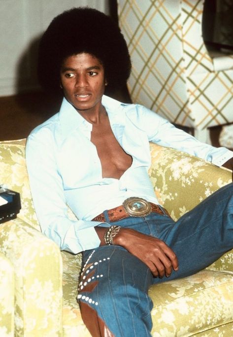 Michael Jackson Body, Young Michael Jackson, Berry Gordy, Rest Stop, Michael Jackson Wallpaper, Photos Of Michael Jackson, Fashion 70s, Jackson 5, Jackson Family