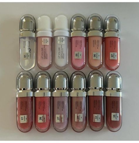 Kiko Lip Gloss Shades, Kiko Lipgloss Swatches, Kiko Gloss, Gloss Kiko, Lipgloss Swatches, Stile Blair Waldorf, Lip Gloss Shades, Makeup Bag Essentials, Skincare Inspiration