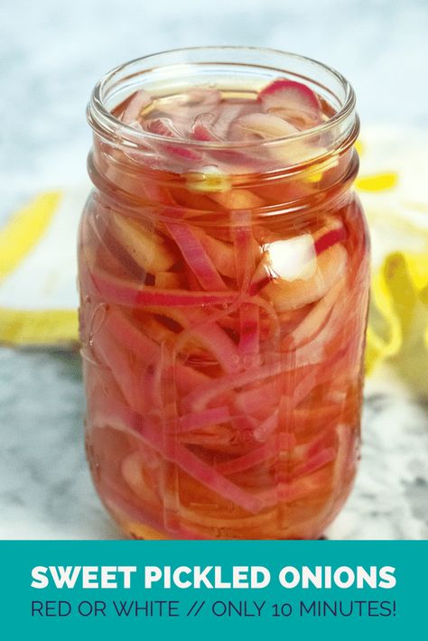 Pickled Onions Red, Pickled White Onions, Vegan Party Snacks, Refrigerator Pickle Recipes, Easy Pickling Recipes, Pickled Onion, Refrigerator Pickles, Healthy Vegan Snacks, Pickled Veggies