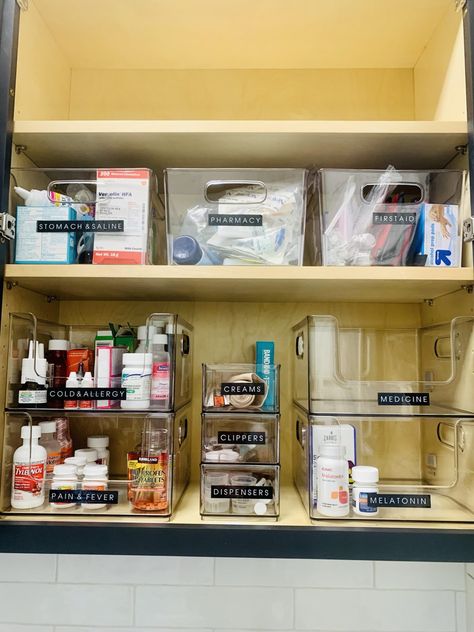 Medicine Storage Ideas, Medicine Cabinet Organization Ideas, Ocd Organization, Gift Wrap Organization, Medicine Cabinet Organization, Medication Organization, Medication Storage, Medical Cabinet, Cabinet Organizers