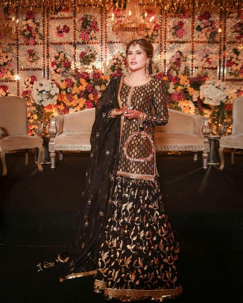 Black Gharara Pakistani Dresses, Banarsi Gharara Designs, Long Kurti With Skirt, Lehengas Designs, Wedding Guests Dress, Mehendi Dress, Sharara Dress, Designer Dresses Elegant, Affan Waheed