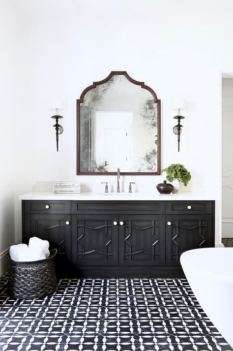 Los Angeles designer Betsy Burnham creates a stunning Moroccan inspired master bath in black and white. Bathroom design inspiration. Moroccan Bathroom Vanity, Tiles Mediterranean, Spanish Style Bathrooms, Spanish Bathroom, Mediterranean Bathroom, Black Moroccan, Moroccan Bathroom, Black And White Bathroom, White Bathroom Designs