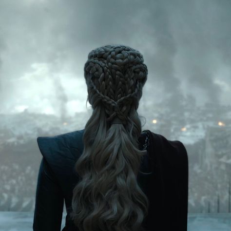 Daenerys Targaryen Hair, Daenerys Targaryen Aesthetic, Targaryen Hair, Daenerys Targaryen Icons, Watch Game Of Thrones, Targaryen Aesthetic, Game Of Thrones Fans, Aesthetic People, Mother Of Dragons