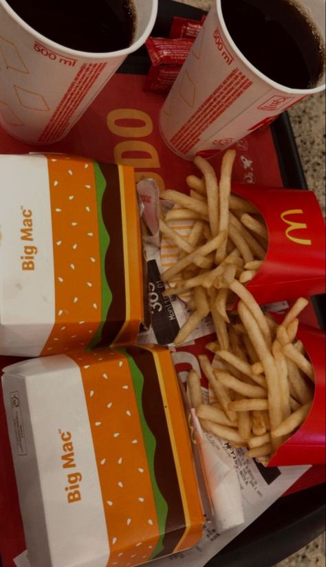 Mcdonald's Snapchat Story, Mcdonald's Snapchat, Night Swimming Pool Aesthetic, Mcdonalds French Fries, Mcdonald's Aesthetic, Mcdonalds Recipes, Fast Food Drinks, Mcdonald Menu, Food Places