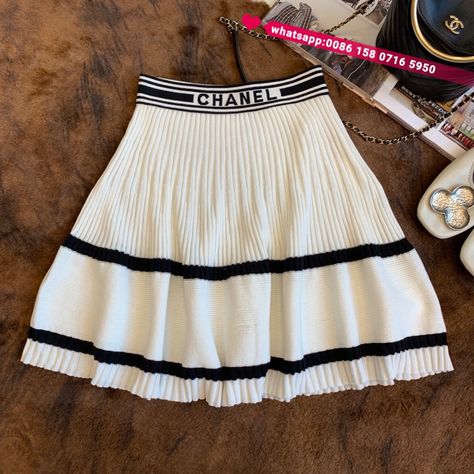 Cute Chanel Outfits, Chanel Skirt Outfit, Chanel Outfits Women, Chanel Clothes, Jeans Casual Outfit, Skirt Chanel, Channel Outfits, Chanel Clothing, Chanel Skirt