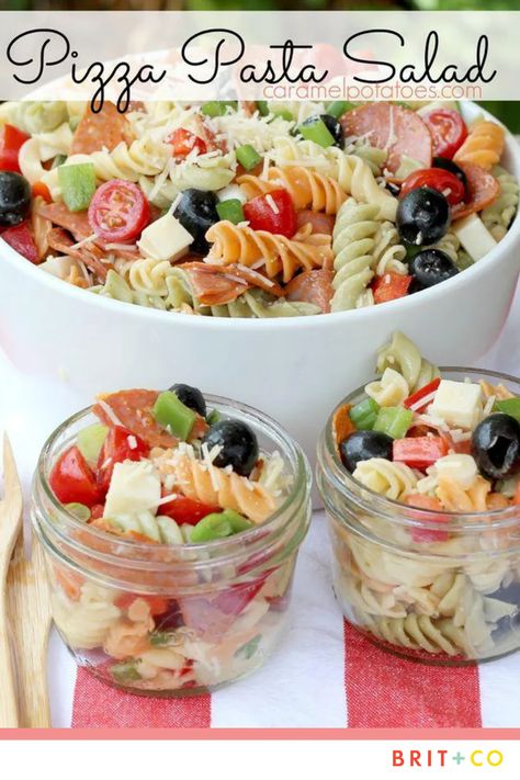 Pizza Pasta Salad, Fest Mad, Pizza Flavors, Beach Meals, Pasta Salads, Picnic Food, Picnic Foods, Pasta Salad Recipes, Pizza Pasta