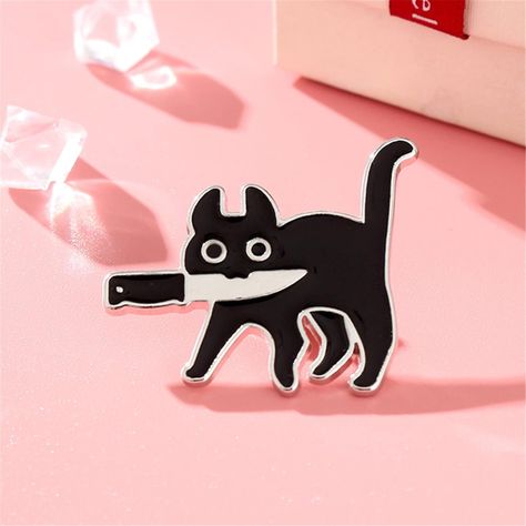 Enamel Pin of this cute black cat holding a knife Cat Modeling, Pins For Clothes, Enamel Pin Funny, Knife Tattoo, Cat Enamel Pin, Jacket Pins, Funny And Cute, Girls Pin, Cute Black Cats