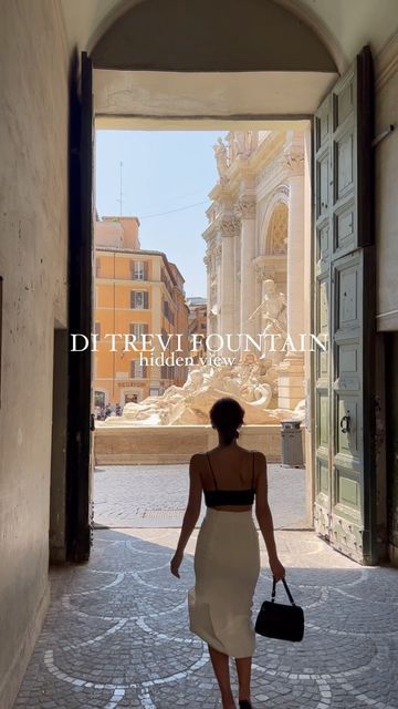 Rome Fashion Autumn, Trevi Fountain Photoshoot, Rome Photo Spots, Trevi Fountain Outfit, Rome Instagram Pictures, Trevi Fountain Pictures, Rome Photo Ideas, Rome Pics, Rome Photoshoot