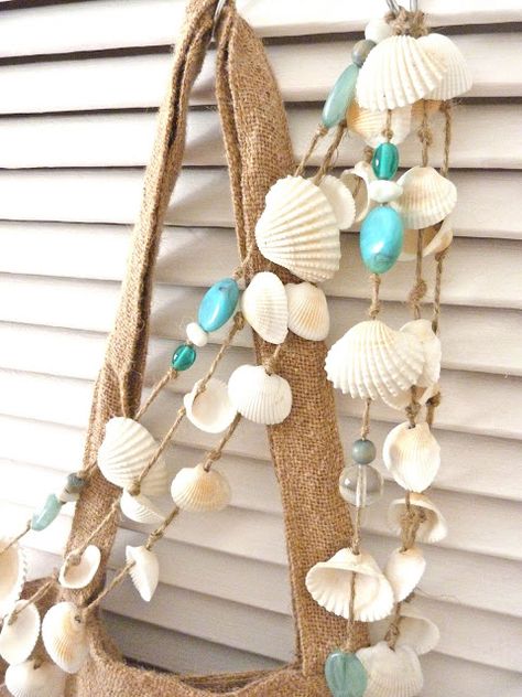 Cleaning Sea Shells, Seashell Garland, Shell Garland, Seashell Christmas Ornaments, Seashell Frame, Deco Marine, Seashell Projects, Shell Crafts Diy, Shell Decor