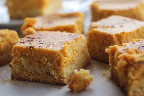 Gooey Pumpkin Bars – Lolo Home Kitchen Gooey Pumpkin Bars, Gluten Free Pumpkin Pie, Thanksgiving Recipe, Pumpkin Bars, Vegetarian Cake, Pumpkin Recipes Dessert, Pumpkin Flavor, Best Pumpkin, Gluten Free Pumpkin