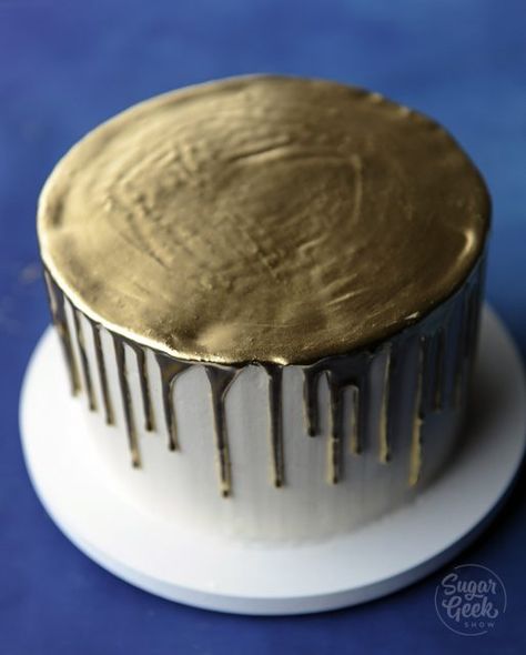 gold drip cake tutorial Gold Drip Cake Tutorial, Ganache Recipe Easy, Drip Cake Tutorial, Gold Drip Cake, Drip Cake Recipes, Cake Drip, Sugar Geek, Gold Birthday Cake, Novelty Birthday Cakes