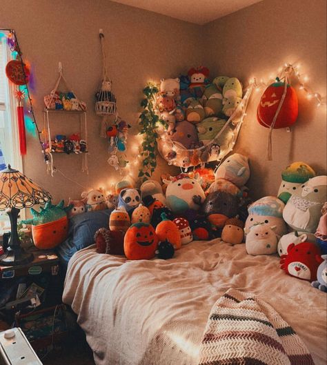 Squishmallow Living Room, Stuffed Animal Collection, Squishmallow Display, Stuffed Animal Displays, Cute Squishies, Teen Girl Bedroom, Messy Room, Cute Bedroom Ideas, Cute Room Ideas