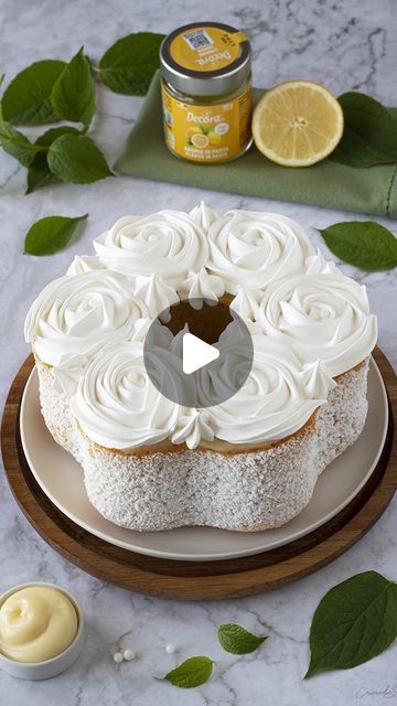 Fulvia Fiumara on Instagram: "La Chiffon Cake Meringata al limone 🍋 è un dolce leggero e soffice come una nuvola, squisitamente aromatico! Una ciambella molto originale e scenografica, composta da una base alta dalla consistenza spugnosa a forma di fiore 🌼 e profumata al limone, guarnita con una crema pasticcera al limone e decorata con un top floreale di meringa bianca brillante. 🤍Una torta unica nel suo stile ed elegante, perfetta da gustare come dessert di fine pasto, l’ideale nelle occasioni speciali o festeggiamenti. Semplicemente divina! ⭐️

✅SALVA il post e provala anche tu! 

@decoracondolcezza 
*adv #facilecondecora

📝Ricetta 

Ingredienti
Per la chiffon cake al limone
150 g di farina 00
150 g di zucchero
3 uova
60 ml di olio di semi
70 ml di acqua
2 cucchiaini di aroma in pas Chiffon Cake, Dessert Cake, Bourbon, Lemon, Chiffon, Dessert, Cake, On Instagram