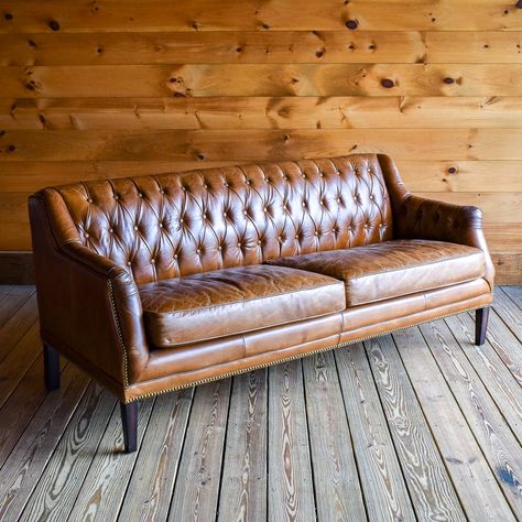 Tufted Sofa Living Room Ideas, Rustic Leather Sofa, Tufted Leather Couch, Leather Settee, Tan Leather Couch, Tufted Leather Chair, Hunting Cabin Decor, Tufted Leather Sofa, Vintage Leather Sofa