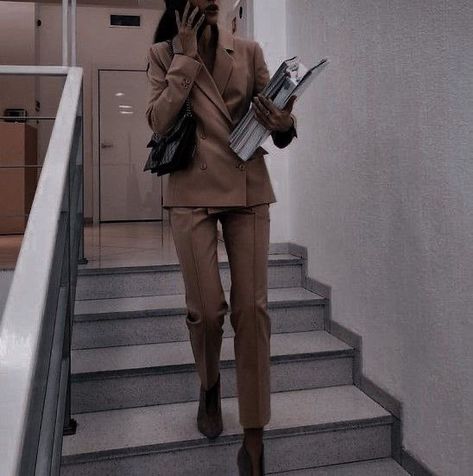 Company Secretary Aesthetic, Law School Inspiration, Women Lawyer, Rich Girl Lifestyle, Office Chic, Future Lifestyle, Dream Lifestyle, Character Aesthetic, Business Outfits