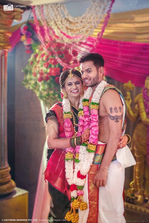 Brahmin Wedding Photography, Garland Marriage, Iyer Wedding, Cinematography Wedding, Brahmin Wedding, Marriage Poses, Chennai Wedding, Indian Wedding Pictures, Indian Wedding Theme