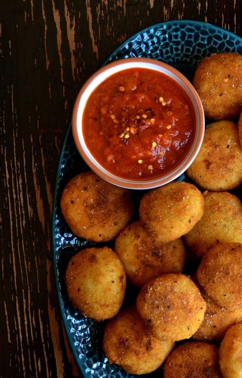 Sauce For Arancini Balls, Arancini Sauce, Mozzarella Arancini, Fried Risotto Balls, Arrabiata Sauce, Risotto Balls, Arancini Recipe, Canning Crushed Tomatoes, Risotto Rice