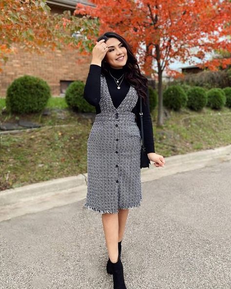 Dress With Turtleneck Underneath, Turtleneck Black Dress, Dress With Turtleneck, Easy Outfit, Black Long Sleeve Top, Outfits Fall, Jumper Dress, Black Booties, Outfit Idea