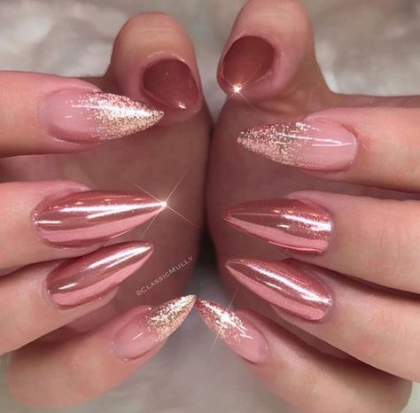 Chrome Nail Art Rose Gold, Chrome Nails With Sparkles, Rose Gold Nails Acrylic, Chrome Art, Rose Gold Nails Design, Gold Chrome Nails, Pink Chrome Nails, Nails Chrome, Chrome Nails Designs