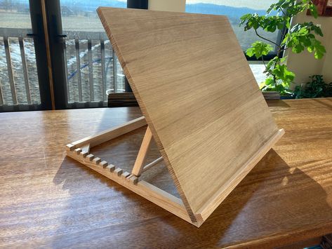 Wood easel