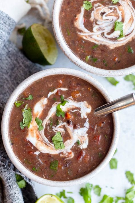 Slow Cooker Black Bean Soup Black Bean Soup Crock Pot, Slow Cooker Black Bean Soup, Bean Soup Crockpot, Slow Cooker Italian, Beans In Crockpot, Slow Cooker Black Beans, Slow Cooker Potato Soup, Black Bean Soup Recipe, Dried Black Beans