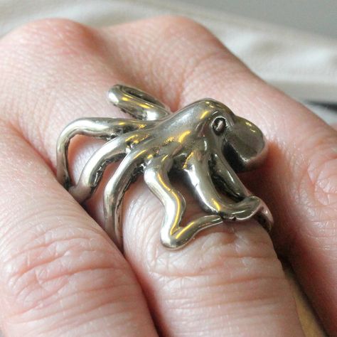 This beautiful octopus ring straddles your finger sideways with four of its eight tentacles grasping your finger to form the band. Surrender your finger to its' tentacled embrace and summon the power of the seven seas. Made of solid sterling silver,  it has a wonderful heft. This octopus is not hollow, it's completely 3D with the underside entirely textured with hundreds of little suction cups which  surprisingly are very comfortable and actually keeps the ring from rolling on your finger, a com Octopus Ring, Silver Wrap Ring, Black Gold Jewelry, Dope Jewelry, Funky Jewelry, Diy Schmuck, Wrap Rings, Dream Jewelry, Jewelry Inspo