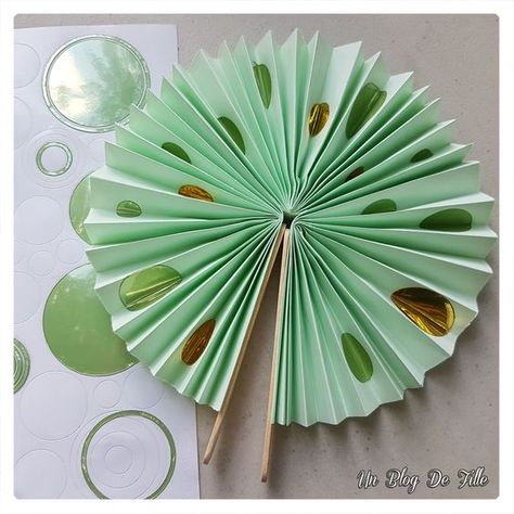 DIY | Eventail chinois en papier Hand Fan, Plant Leaves, Origami, Cricut, Japan, Art, Baguette