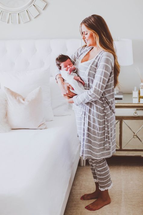 Postpartum Pajamas, Chic Maternity, Nursing Pajamas, A Pregnant Woman, Maternity Brands, Maternity Pajamas, Cute Maternity Outfits, Stylish Maternity Outfits, Pregnancy Looks