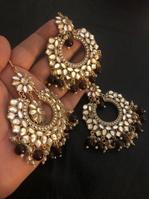 Sheesha kundan big earrings and tikka set are the hottest trend this season! Accessories your look and exude charm wherever you go in our bespoke jewels. Shop these trendy and traditional sheesha kundan earrings with Hanging beads. Color : maroon , green In stock and ready to ship.