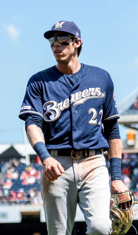 Milwaukee Brewers Baseball, Christian Yelich, Baseball Guys, Baseball Boys, Sports Memes, Milwaukee Brewers, Baseball Softball, Baseball Team, Baseball Players