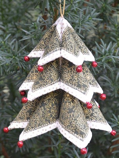 How to Make a Fold N Stitch Christmas Tree and Wreath Ornament Pattern Stitch Christmas Tree, Crafty Christmas, Fabric Christmas Trees, Folded Fabric Ornaments, Quilted Christmas Ornaments, Christmas Origami, Fabric Stars, Christmas Things, Stitch Christmas